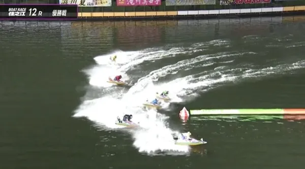 1周2マークで後続艇を突き放した