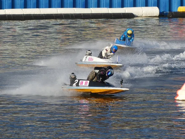 1周2マーク展開をついて逆転