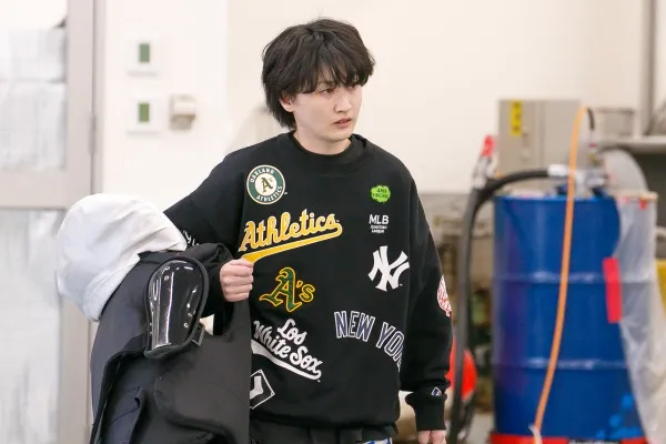 レースを前に準備をする蜂須瑞生